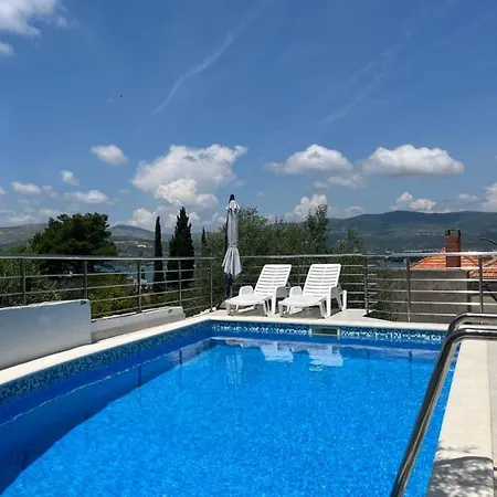 Charming With Sea View And Swimming Pool Trogir