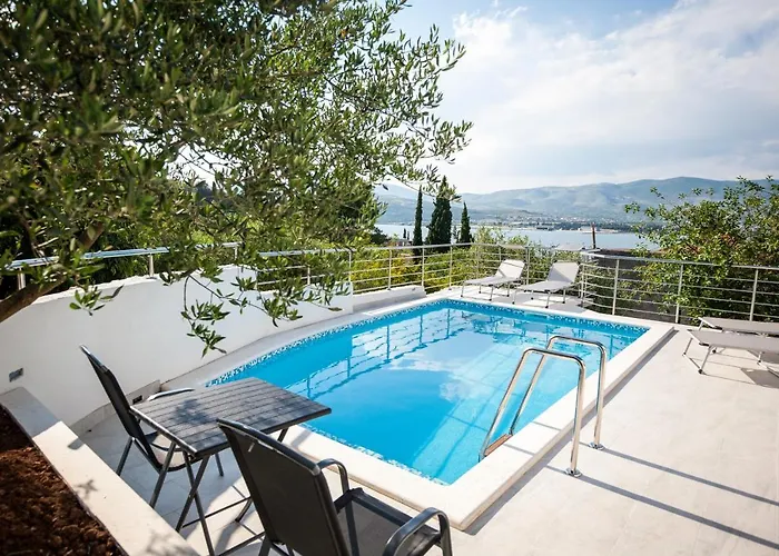 Charming With Sea View And Swimming Pool *