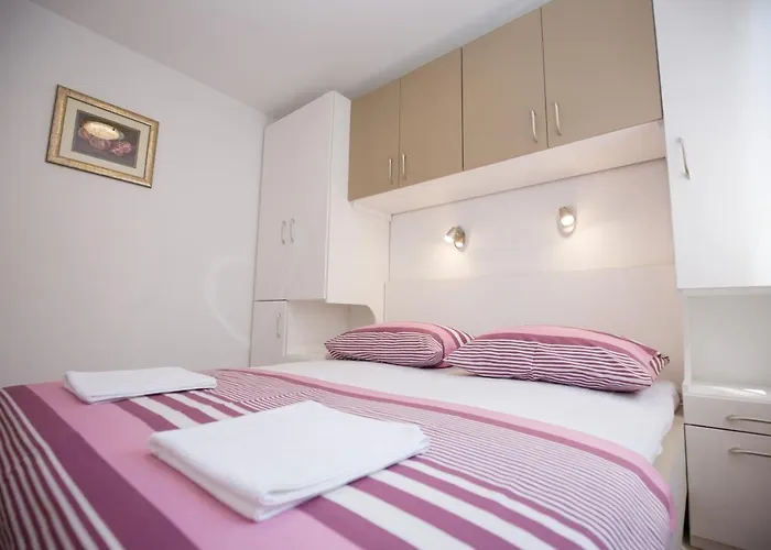 Charming With Sea View And Swimming Pool Βίλα Τρογκίρ