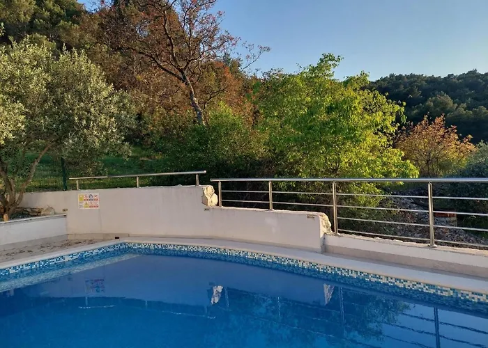 Charming With Sea View And Swimming Pool Βίλα Τρογκίρ