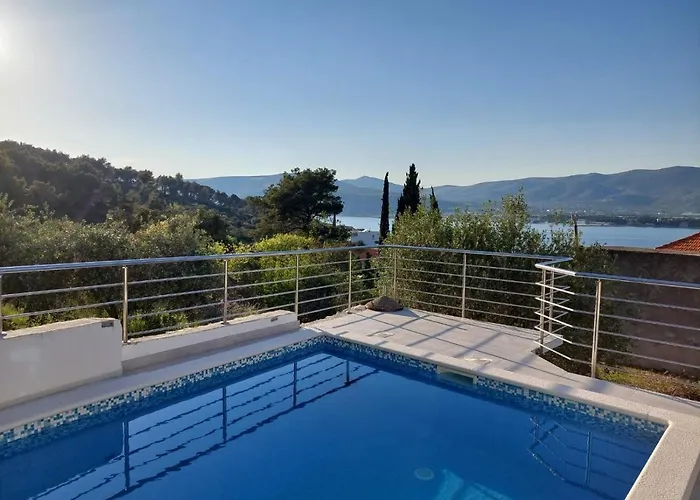 Charming With Sea View And Swimming Pool * Τρογκίρ