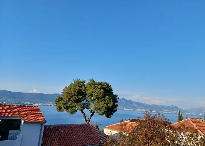 Charming With Sea View And Swimming Pool Βίλα Τρογκίρ