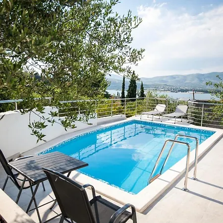 Charming With Sea View And Swimming Pool *