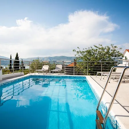 Vila Charming With Sea View And Swimming Pool