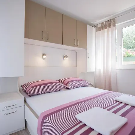 Charming With Sea View And Swimming Pool Vila