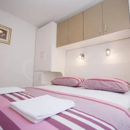 Charming With Sea View And Swimming Pool Vila Trogir