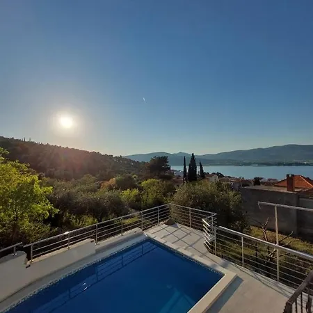 Vila Charming With Sea View And Swimming Pool