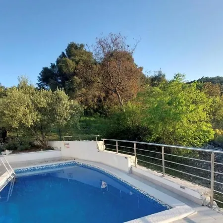 Charming With Sea View And Swimming Pool