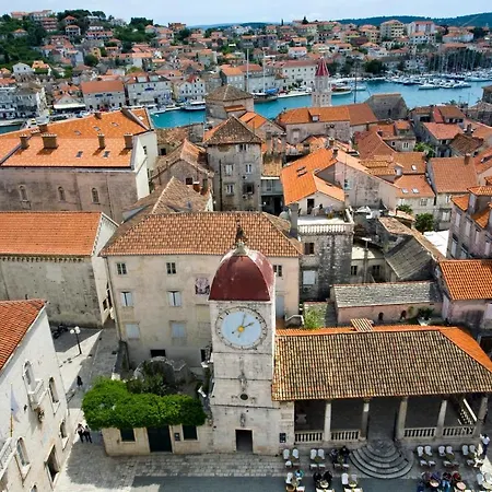 Charming With Sea View And Swimming Pool