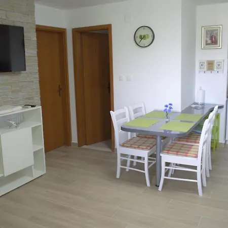 Charming With Sea View And Swimming Pool