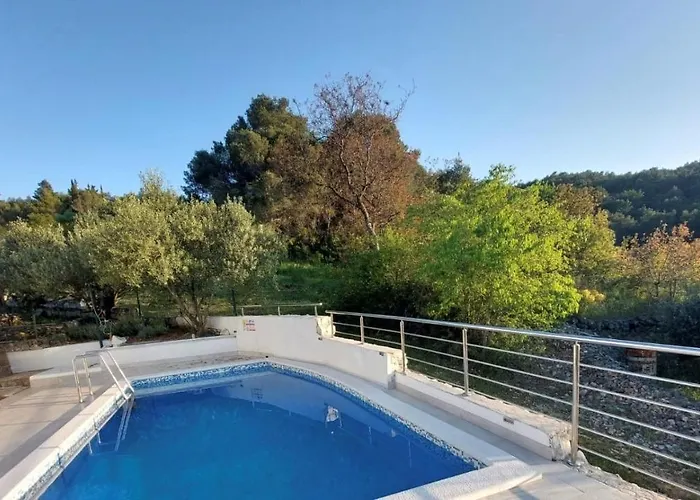 Charming With Sea View And Swimming Pool