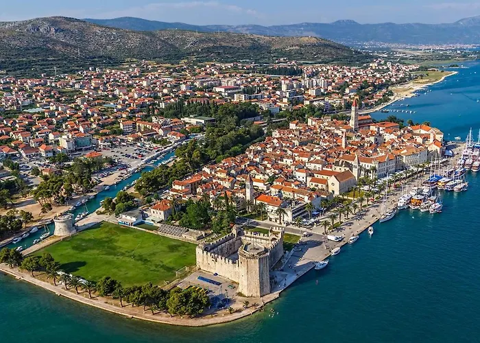 Charming With Sea View And Swimming Pool Villa *